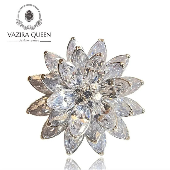 VQ Flower Brooch - Picture 1 of 6